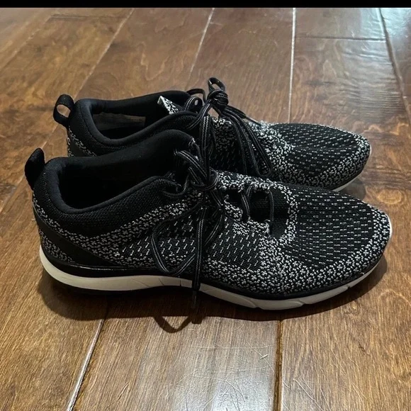 Vionic Flex Sierra Athletic Sneakers - Picture 1 of 5